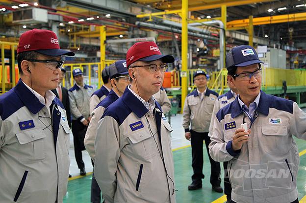 Doosan Group Vice Chairman Geewon Park vows to firmly consolidate business despite market volatility. 