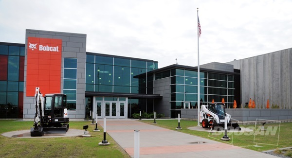 두산밥캣, 연내 한국 증시 상장 추진