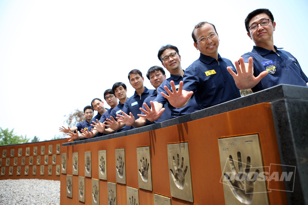Monument Featuring Handprints of 103 Master Craftsmen Opens at Doosan Infracore’s Incheon Plant