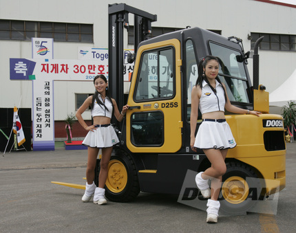 지게차 판매 30만대 돌파